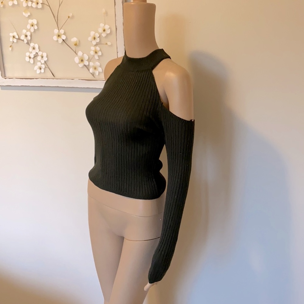 Forever 21 cropped sweater (S)